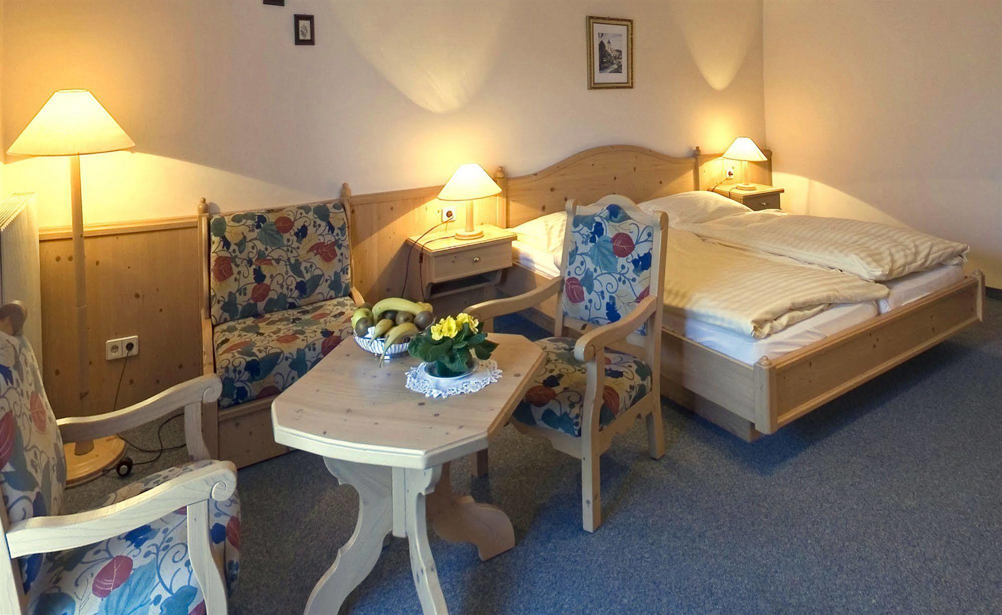 Hotel Post Hoenigwirt Kirchschlag in der Buckligen Welt المظهر الخارجي الصورة